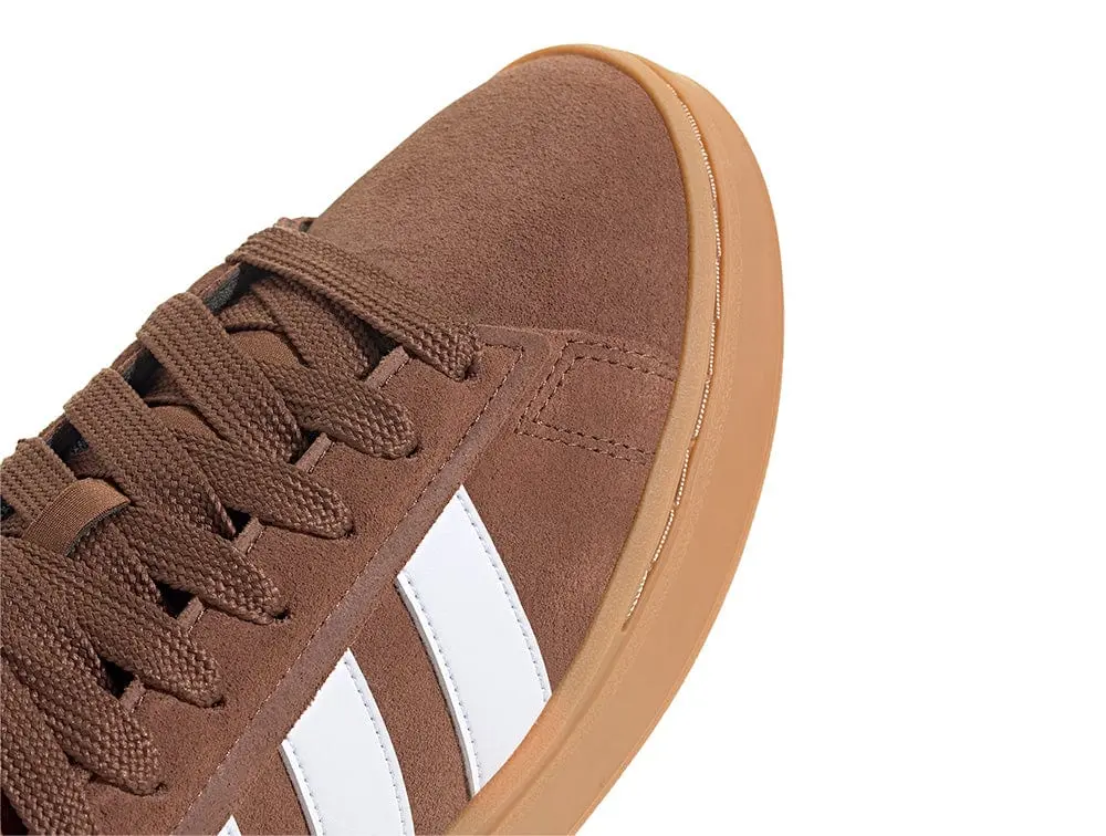 Zapatilla Adidas Grand Court Alpha 00S Hombre Café/Blanco/Suela Gum - Image 2